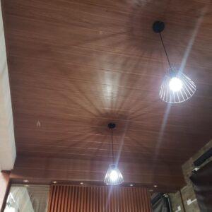 Cielo falso de PVC color madera